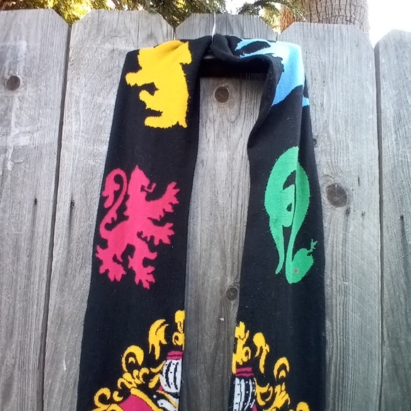 Harry Potter Hogwarts Crest Knit Scarf Black Fringe with Multicolored Crests  - Picture 3 of 8